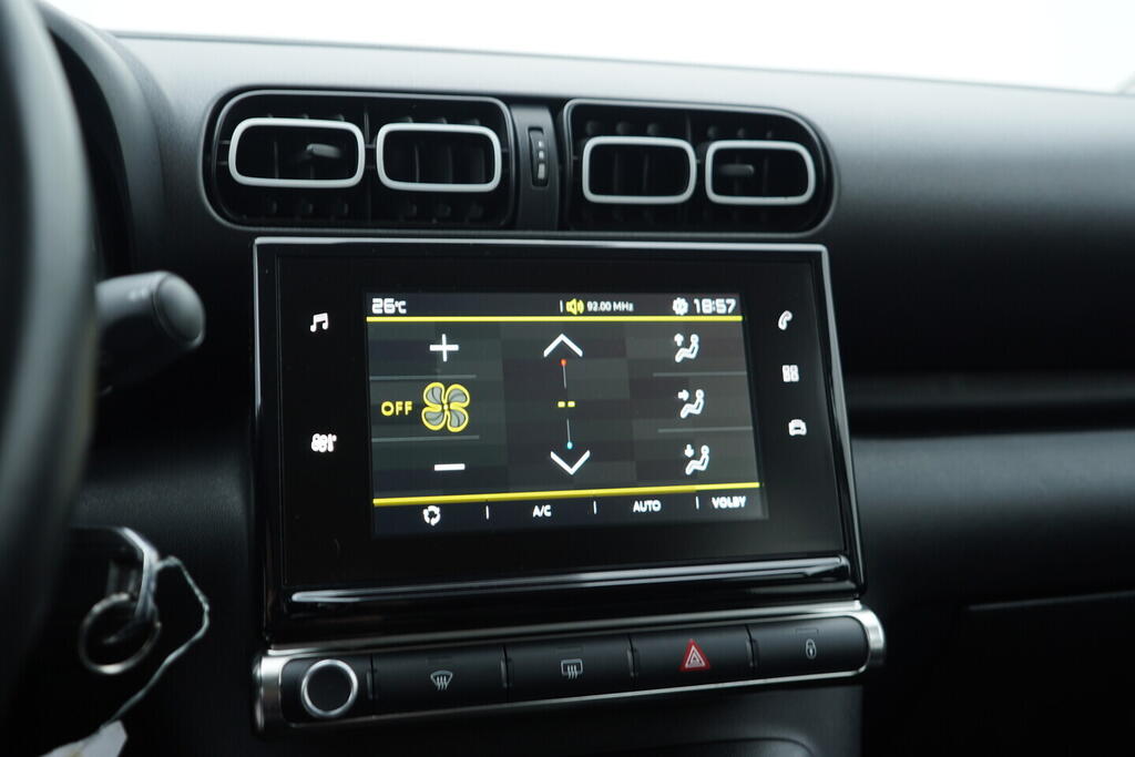 OV190V09220_29.webp_C3 AIRCROSS Feel 1.2  81 kW manuál