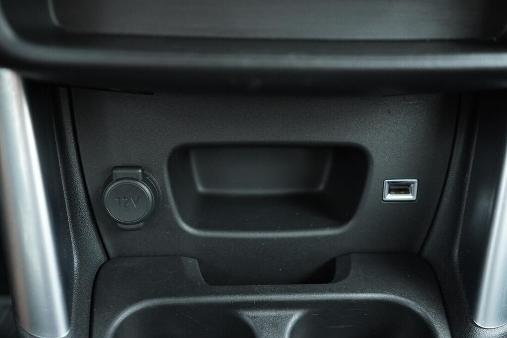 OV190V09220_32.webp_C3 AIRCROSS Feel 1.2  81 kW manuál