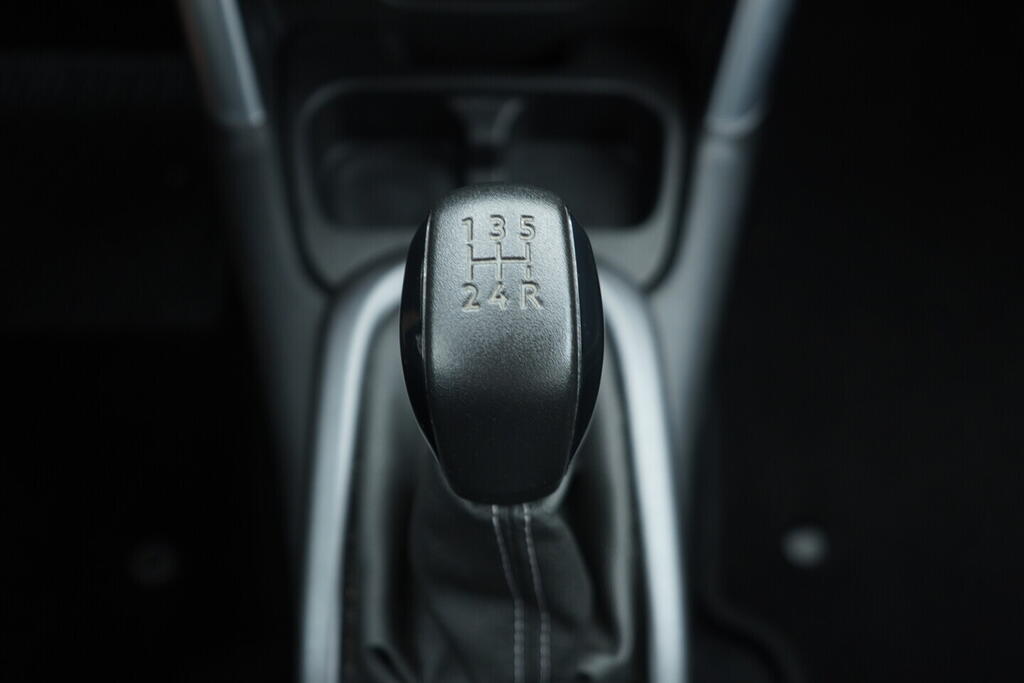 OV190V09220_33.webp_C3 AIRCROSS Feel 1.2  81 kW manuál