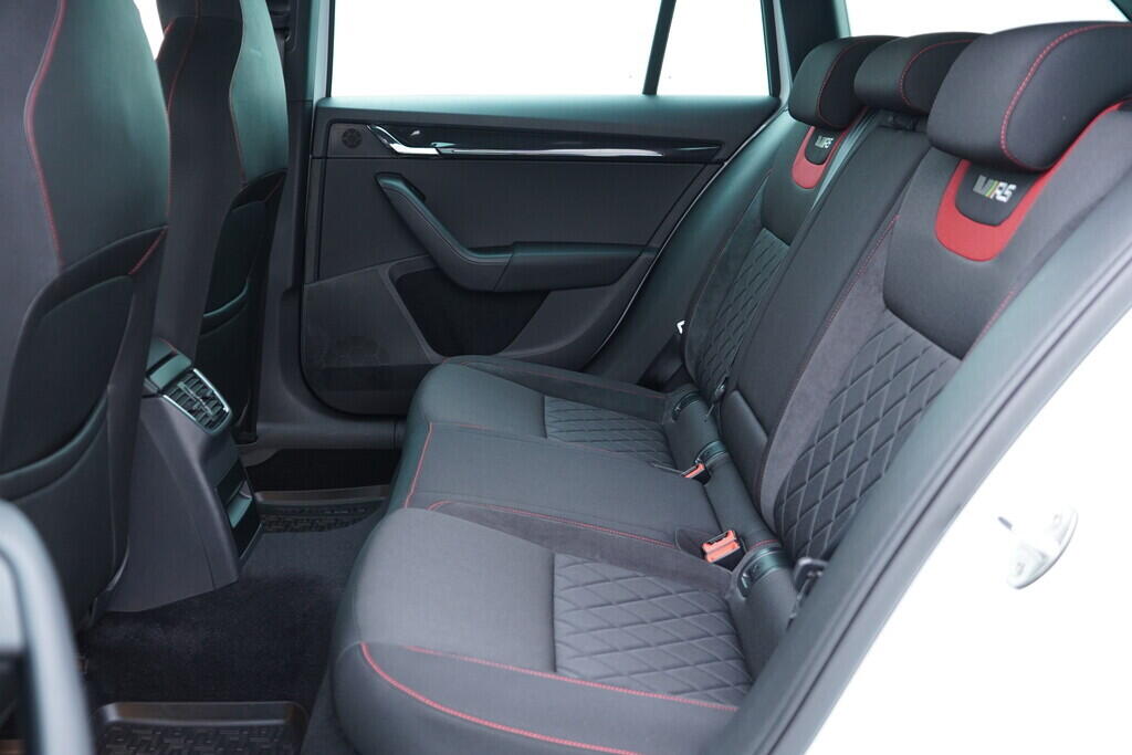 OV190V09255_38.webp_OCTAVIA RS 2.0 TSI 169 kW automat