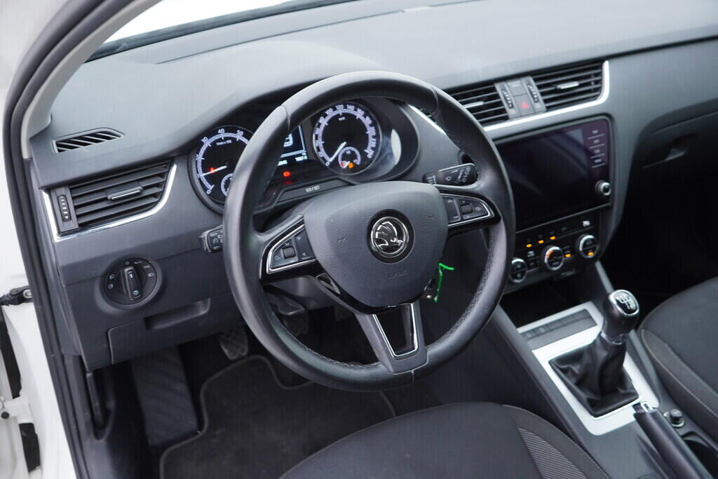 OV190V09263_22.webp_OCTAVIA Bussines 1.0 TSI 85 kW manuál, DPH