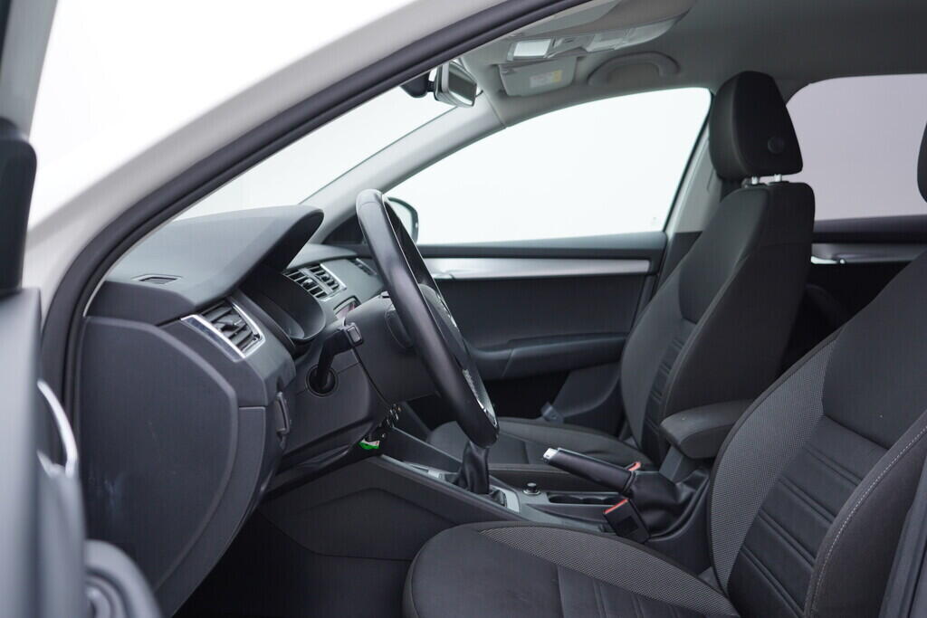 OV190V09263_23.webp_OCTAVIA Bussines 1.0 TSI 85 kW manuál, DPH