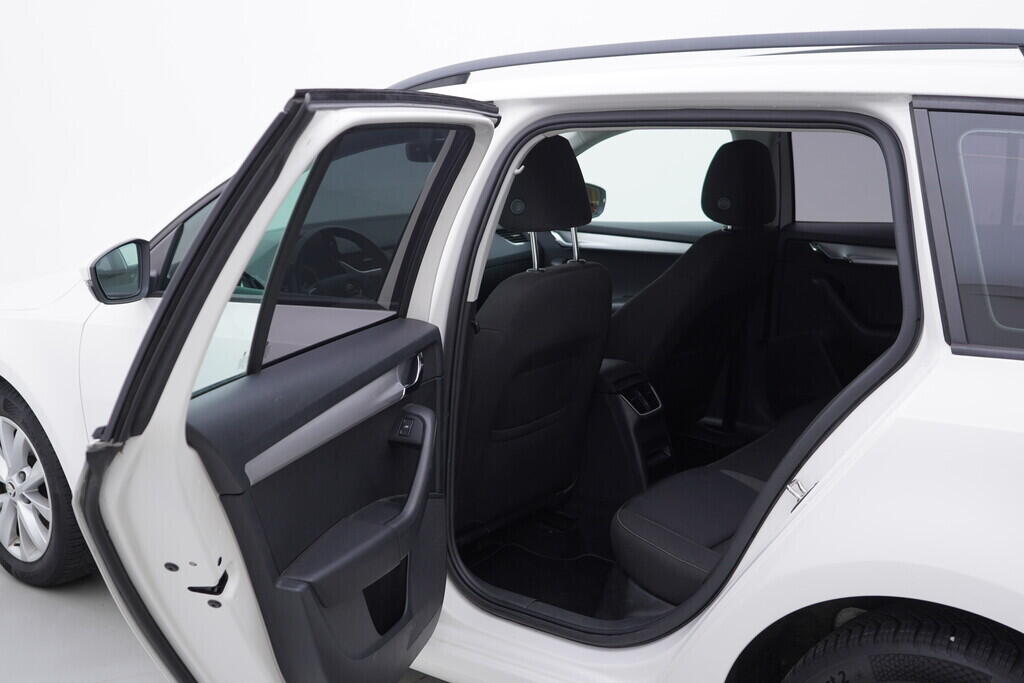 OV190V09263_35.webp_OCTAVIA Bussines 1.0 TSI 85 kW manuál, DPH