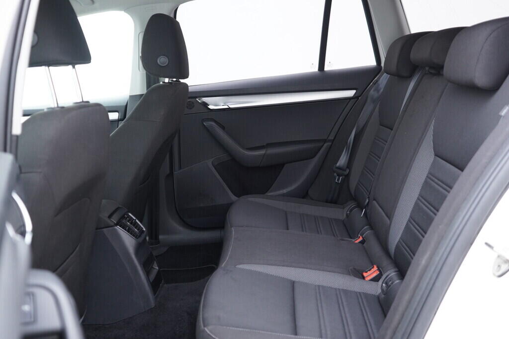 OV190V09263_37.webp_OCTAVIA Bussines 1.0 TSI 85 kW manuál, DPH