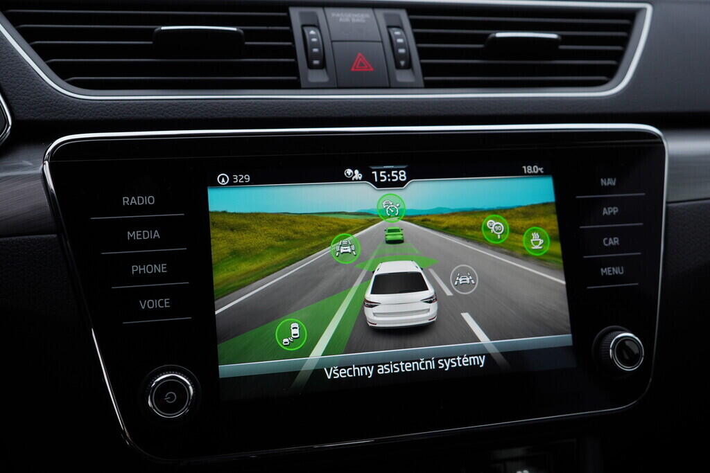 OV190V09266_33.webp_SUPERB Style 2.0 TDI 147 kW automat, DPH