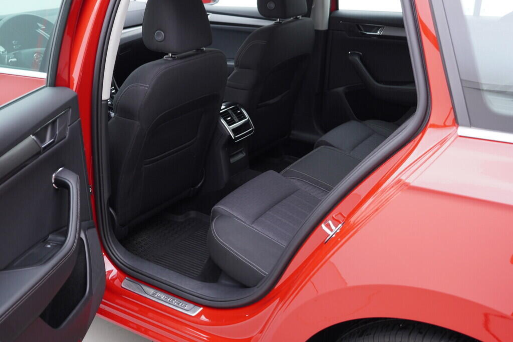 OV190V09266_36.webp_SUPERB Style 2.0 TDI 147 kW automat, DPH