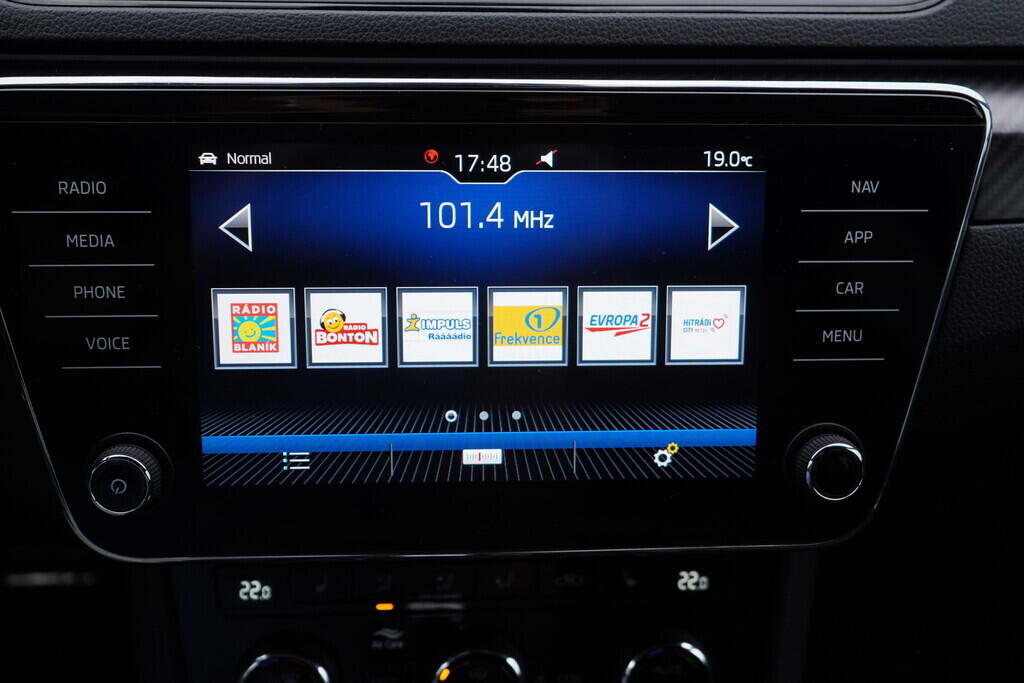 OV190V09281_33.webp_SUPERB SportLine 2.0 TSI 140 kW automat, DPH