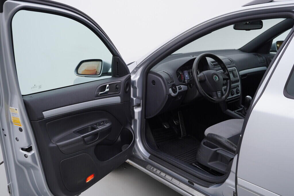 OV190V09286_18.webp_OCTAVIA RS 2.0 TDI 125 kW manuál