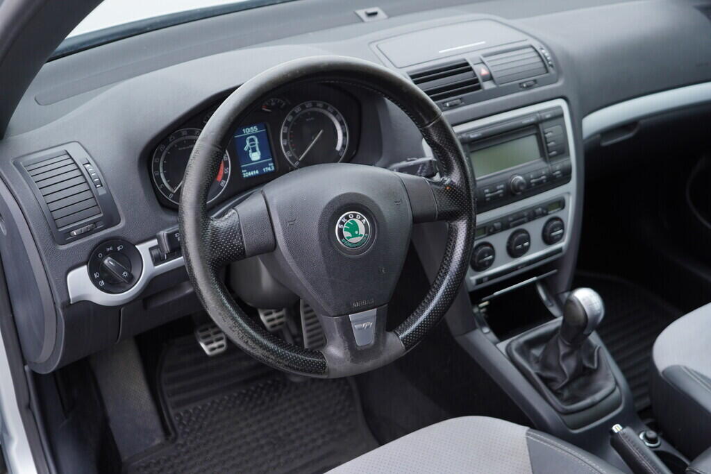 OV190V09286_22.webp_OCTAVIA RS 2.0 TDI 125 kW manuál