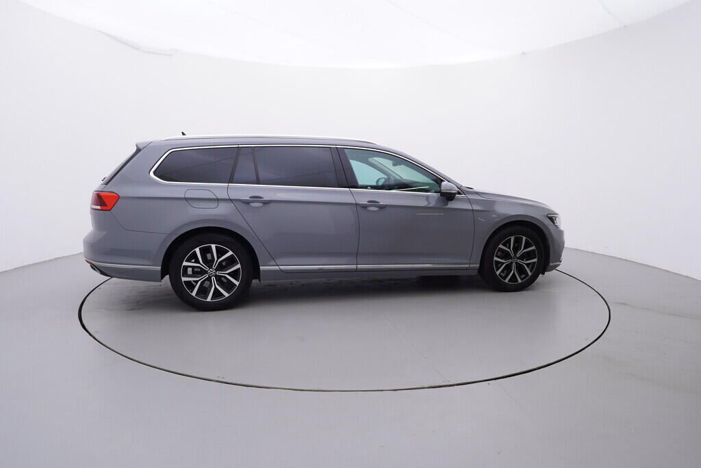 OV190V09291_15.webp_PASSAT VARIANT Elegance  2.0 TDI 110 kW manuál, DPH