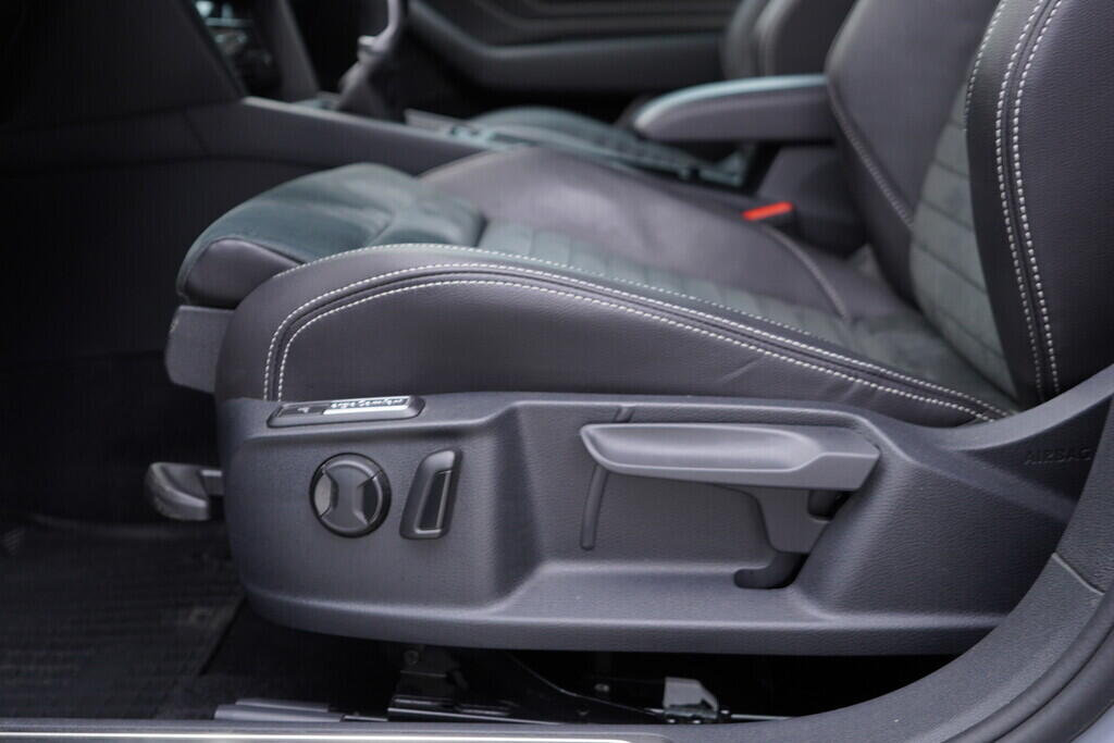 OV190V09291_21.webp_PASSAT VARIANT Elegance  2.0 TDI 110 kW manuál, DPH
