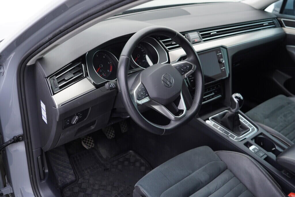 OV190V09291_22.webp_PASSAT VARIANT Elegance  2.0 TDI 110 kW manuál, DPH
