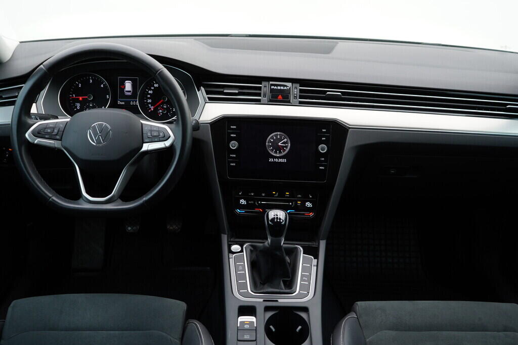 OV190V09291_26.webp_PASSAT VARIANT Elegance  2.0 TDI 110 kW manuál, DPH