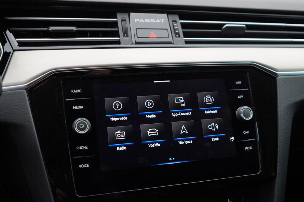 OV190V09291_28.webp_PASSAT VARIANT Elegance  2.0 TDI 110 kW manuál, DPH