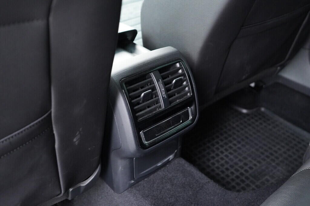 OV190V09291_36.webp_PASSAT VARIANT Elegance  2.0 TDI 110 kW manuál, DPH