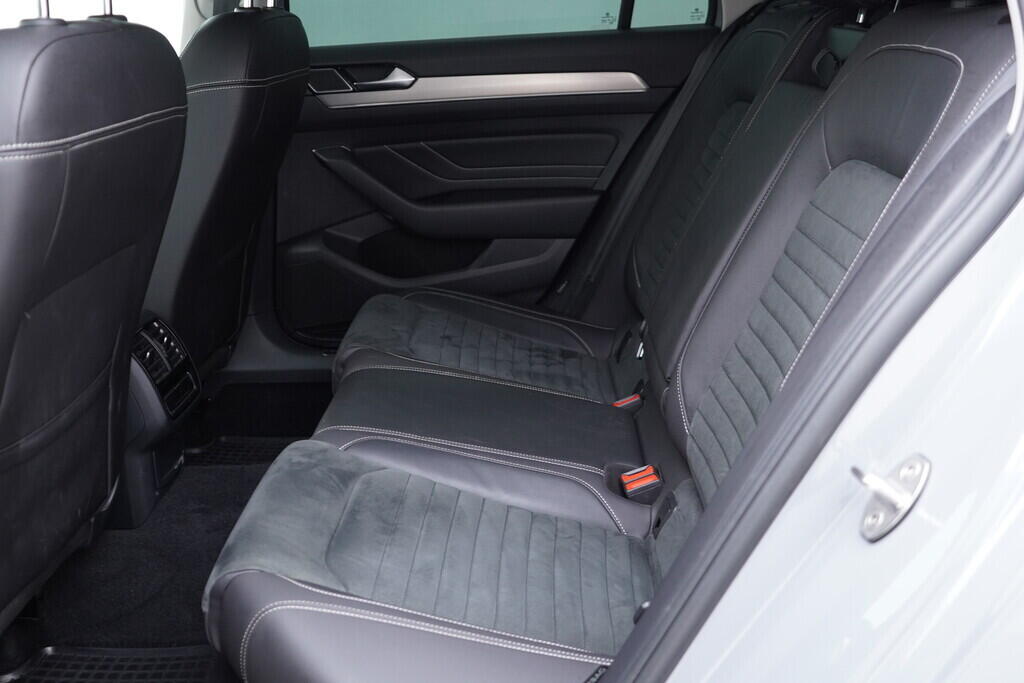 OV190V09291_37.webp_PASSAT VARIANT Elegance  2.0 TDI 110 kW manuál, DPH