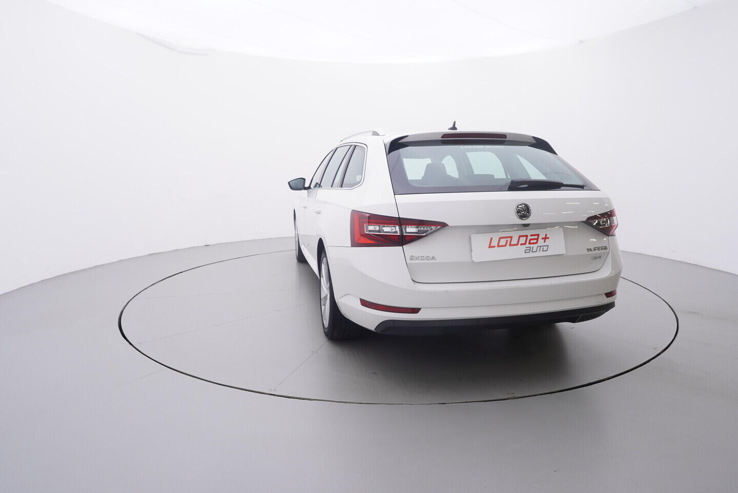 OV190V09306_13.webp_SUPERB Style 2.0 TDI 140 kW automat, DPH