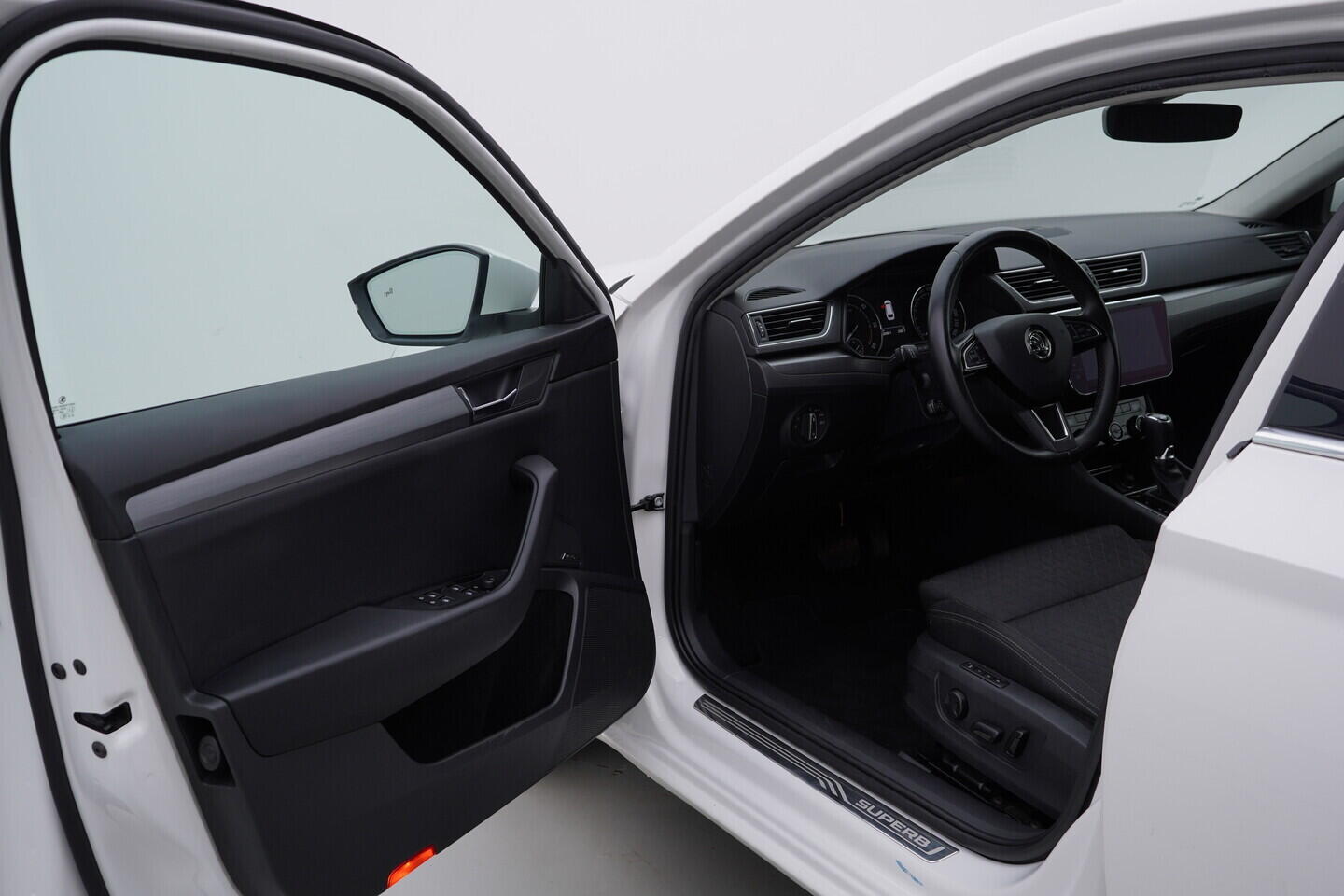 OV190V09306_18.webp_SUPERB Style 2.0 TDI 140 kW automat, DPH