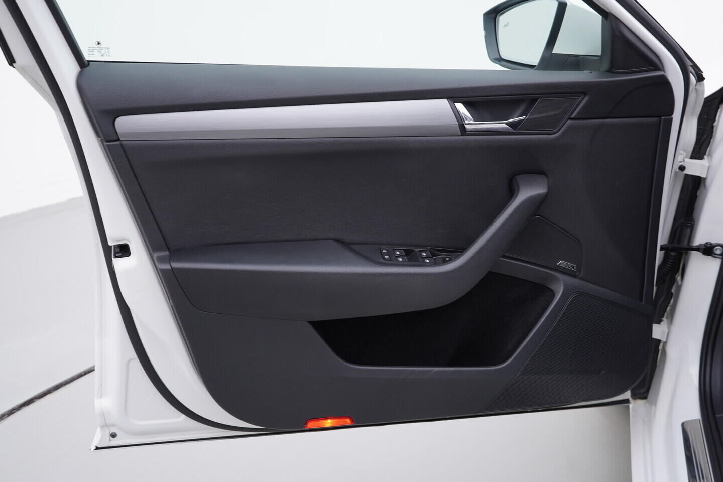 OV190V09306_19.webp_SUPERB Style 2.0 TDI 140 kW automat, DPH