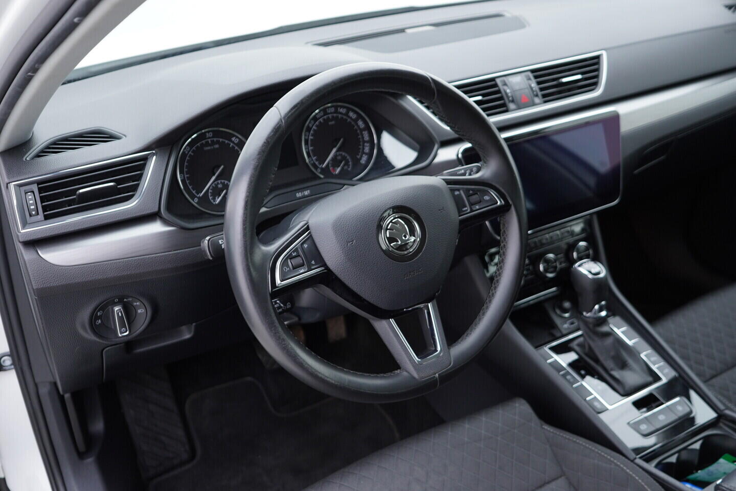 OV190V09306_23.webp_SUPERB Style 2.0 TDI 140 kW automat, DPH