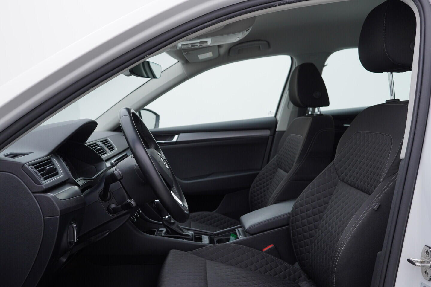 OV190V09306_24.webp_SUPERB Style 2.0 TDI 140 kW automat, DPH