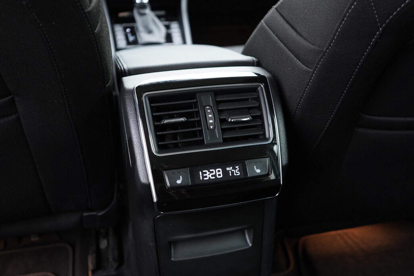 OV190V09306_39.webp_SUPERB Style 2.0 TDI 140 kW automat, DPH