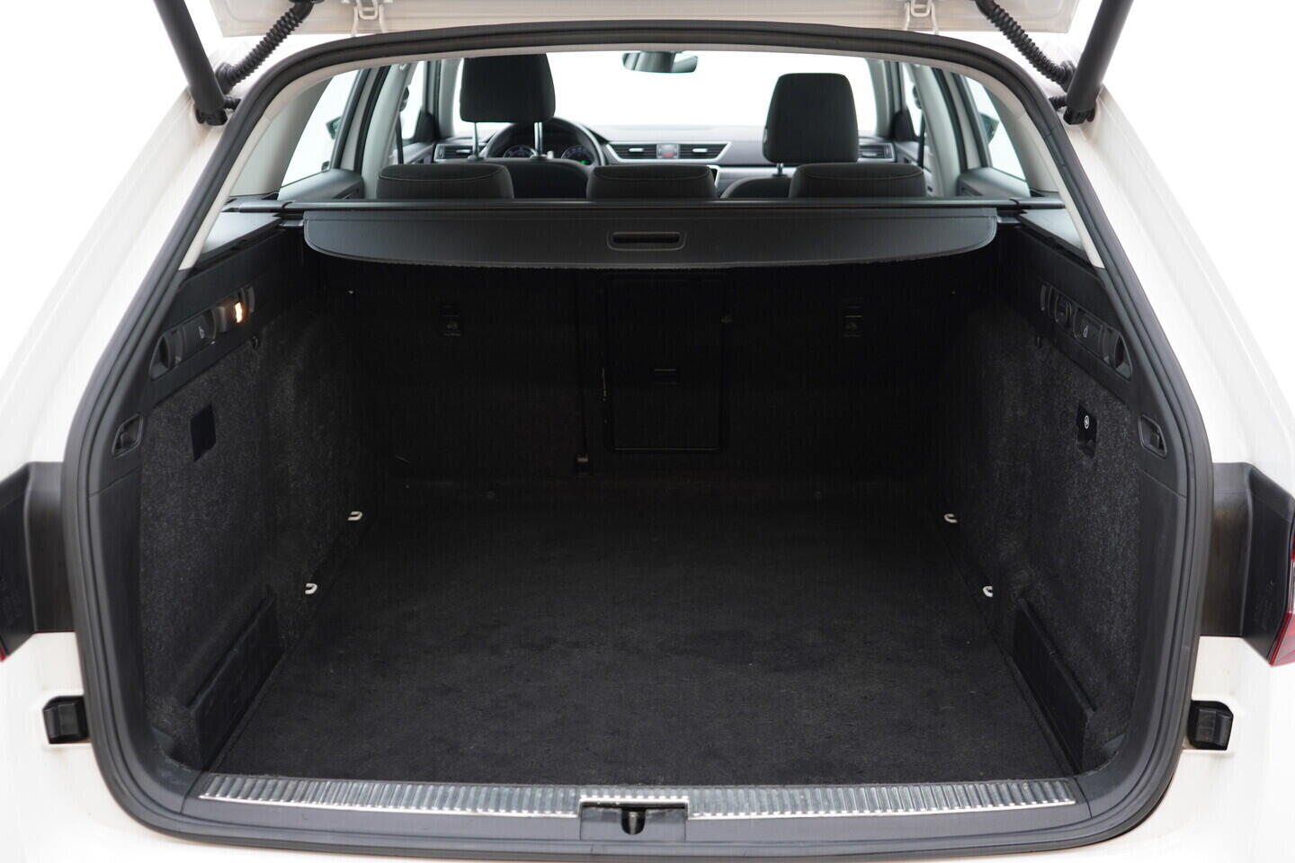 OV190V09306_42.webp_SUPERB Style 2.0 TDI 140 kW automat, DPH