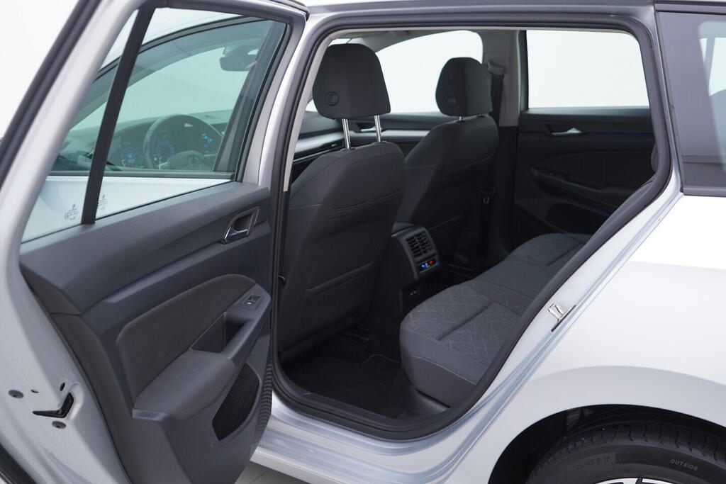 OV190V09309_34.webp_GOLF VARIANT Life 1.0 TSI 81 kW automat, DPH