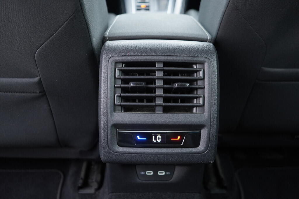 OV190V09309_35.webp_GOLF VARIANT Life 1.0 TSI 81 kW automat, DPH