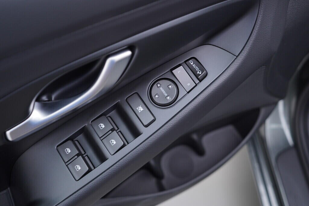 OV190V09320_20.webp_OSTATNÍ Comfort 1.0 T-GDi 88 kW manuál, DPH