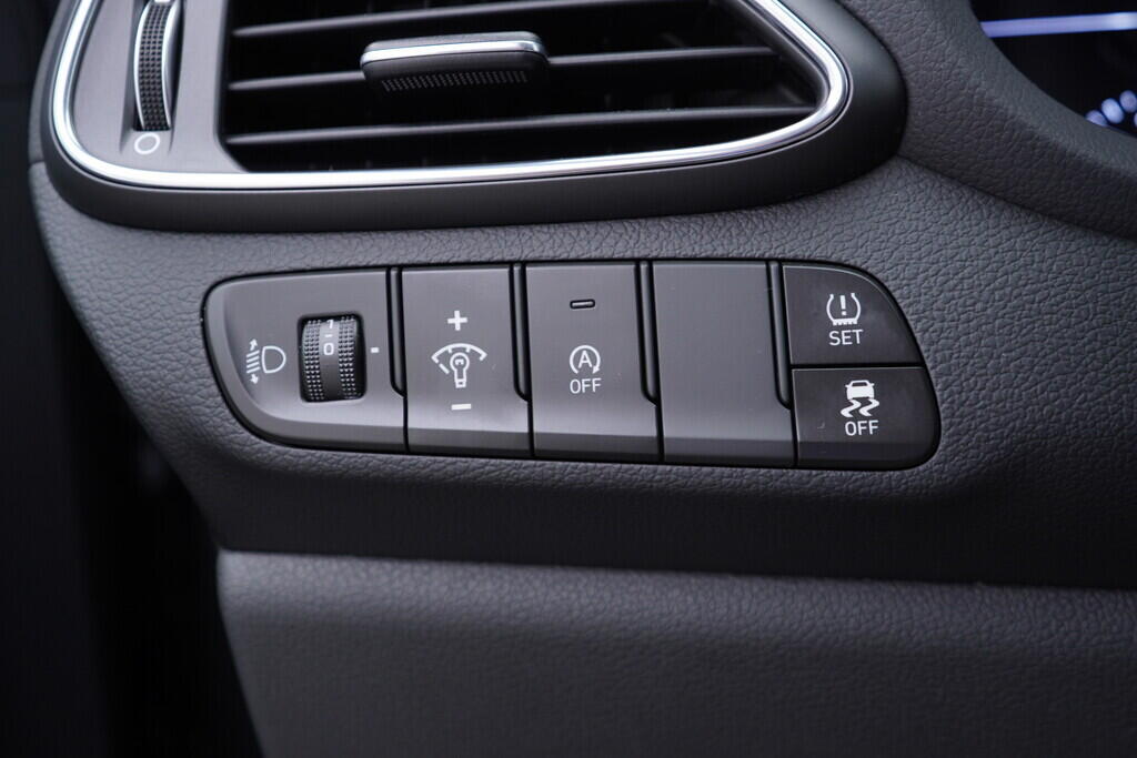 OV190V09320_27.webp_OSTATNÍ Comfort 1.0 T-GDi 88 kW manuál, DPH