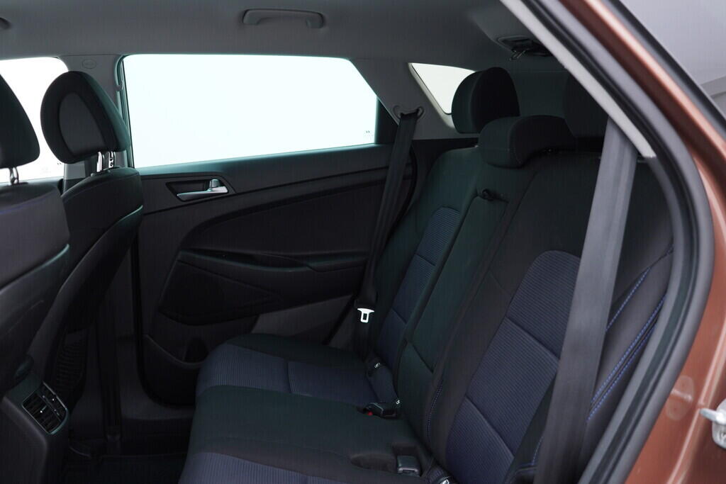 OV190V09322_35.webp_TUCSON Smart  1.7 CRDi 85 kW manuál