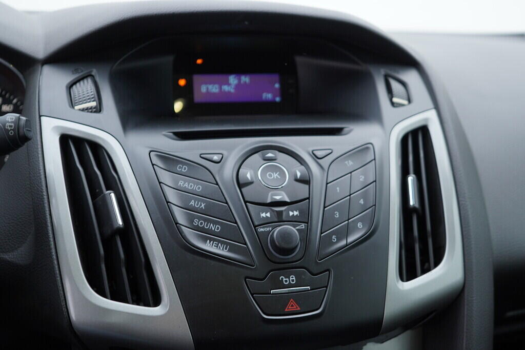 OV190V09331_27.webp_FOCUS Trend 1.6 Dutarorq 70 kW manuál