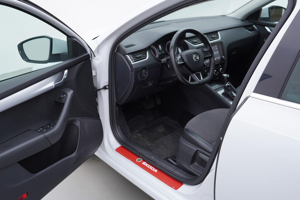 OV190V09332_18.webp_OCTAVIA Ambition Plus Dynamic 1.6 TDI 85 kW automat