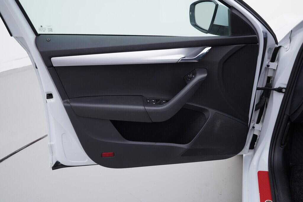 OV190V09332_19.webp_OCTAVIA Ambition Plus Dynamic 1.6 TDI 85 kW automat