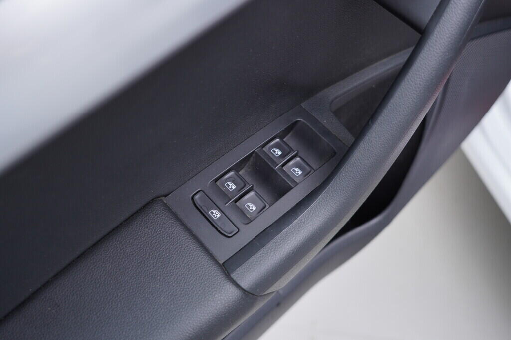 OV190V09332_20.webp_OCTAVIA Ambition Plus Dynamic 1.6 TDI 85 kW automat