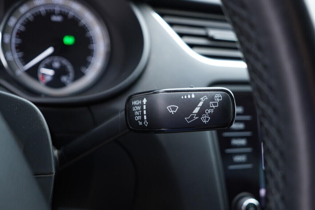 OV190V09332_24.webp_OCTAVIA Ambition Plus Dynamic 1.6 TDI 85 kW automat