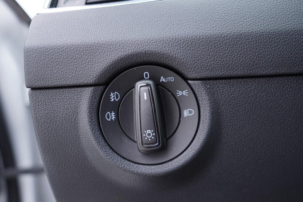 OV190V09332_27.webp_OCTAVIA Ambition Plus Dynamic 1.6 TDI 85 kW automat