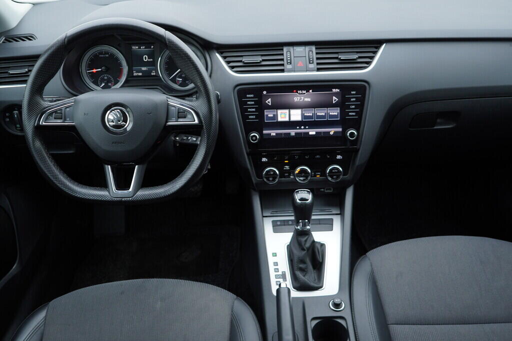 OV190V09332_28.webp_OCTAVIA Ambition Plus Dynamic 1.6 TDI 85 kW automat