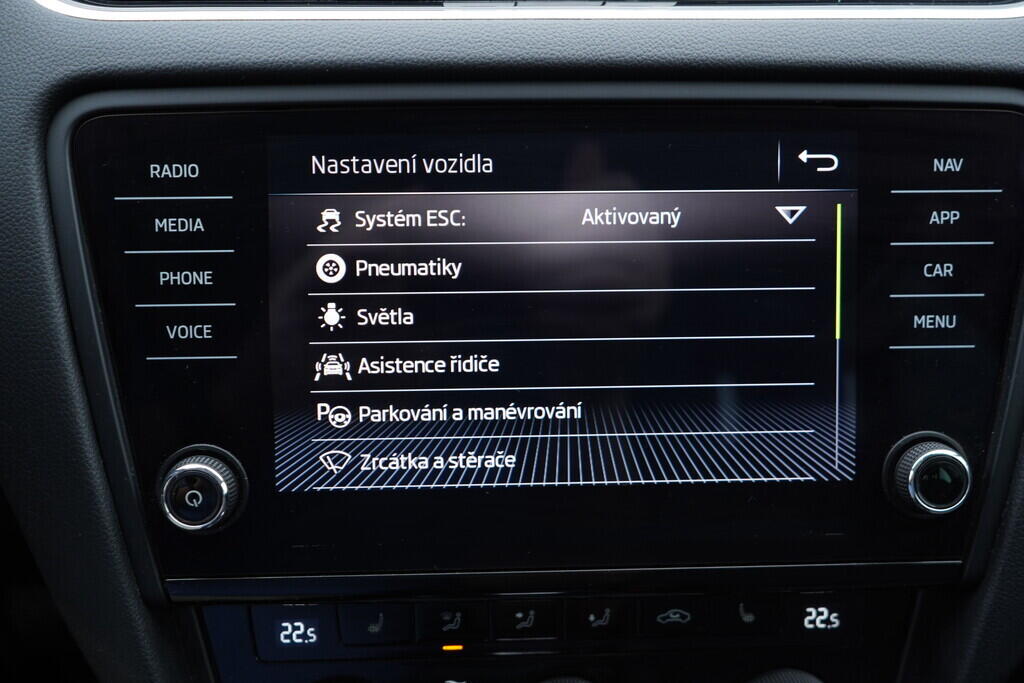 OV190V09332_34.webp_OCTAVIA Ambition Plus Dynamic 1.6 TDI 85 kW automat