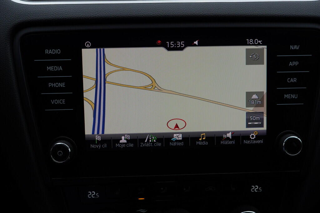 OV190V09332_35.webp_OCTAVIA Ambition Plus Dynamic 1.6 TDI 85 kW automat