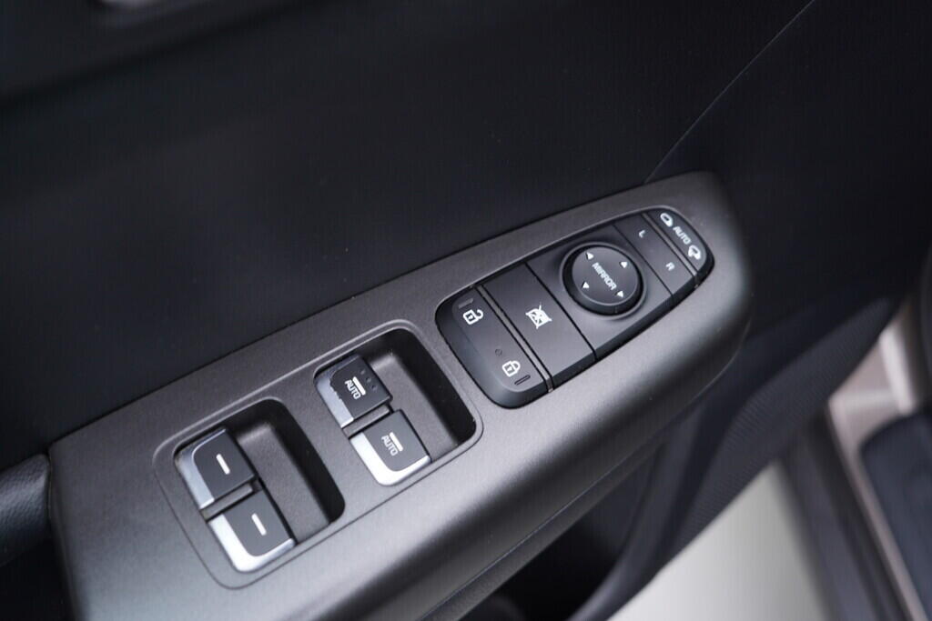 OV190V09334_20.webp_SPORTAGE Exclusive 1.6 GDi 97 kW manuál