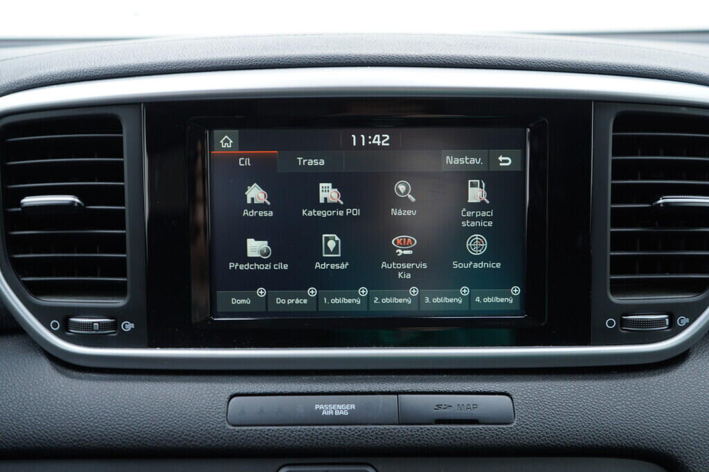 OV190V09334_32.webp_SPORTAGE Exclusive 1.6 GDi 97 kW manuál