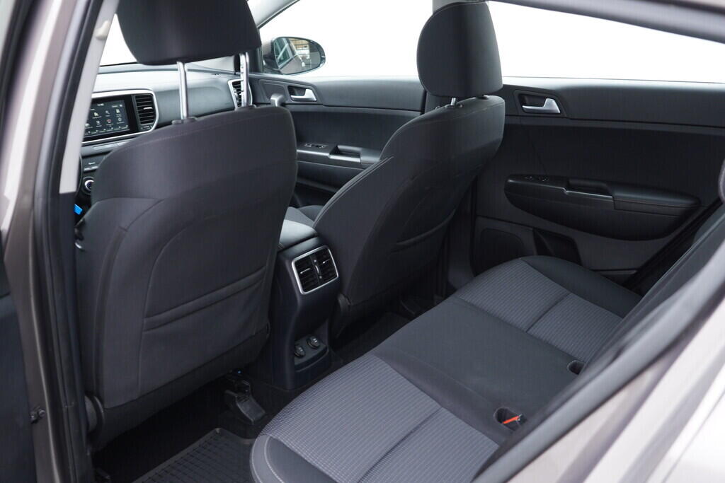 OV190V09334_36.webp_SPORTAGE Exclusive 1.6 GDi 97 kW manuál