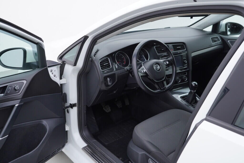 OV190V09335_18.webp_GOLF Trendline 1.4 TSI 92 kW manuál