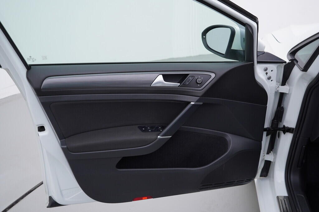 OV190V09335_19.webp_GOLF Trendline 1.4 TSI 92 kW manuál