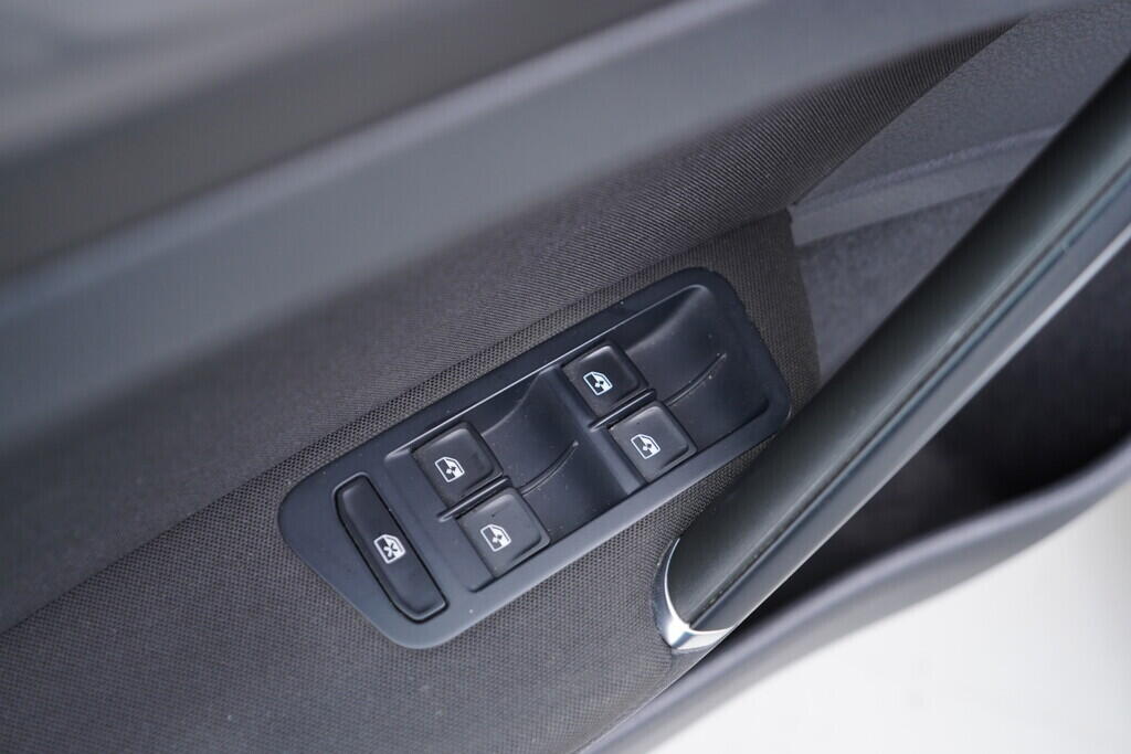 OV190V09335_20.webp_GOLF Trendline 1.4 TSI 92 kW manuál