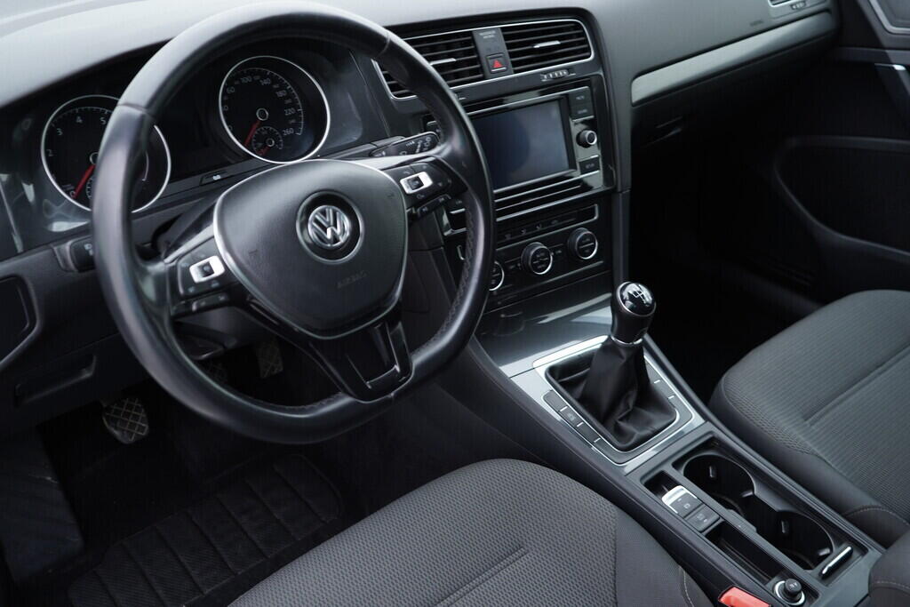 OV190V09335_21.webp_GOLF Trendline 1.4 TSI 92 kW manuál