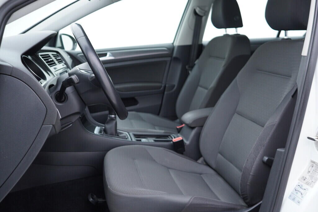 OV190V09335_22.webp_GOLF Trendline 1.4 TSI 92 kW manuál