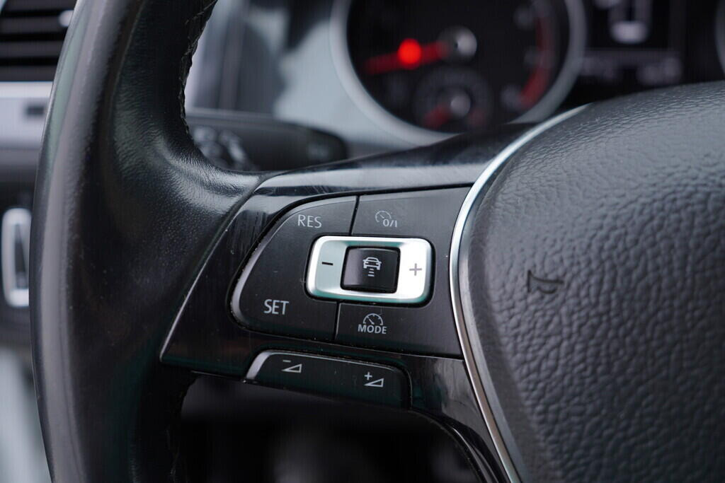 OV190V09335_25.webp_GOLF Trendline 1.4 TSI 92 kW manuál